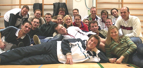 Das Gruppenbild mit dem MTV Itzehoe und TSV Süderlügum
