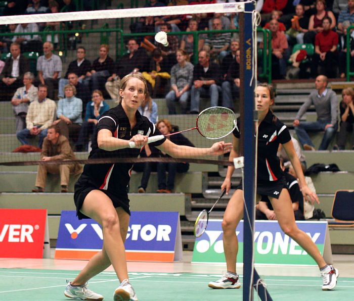 Birgit Overzier und Sandra Marinello beim Badminton-Länderspiel Deutschland - England in Wuppertal, Foto: Frank Kossiski