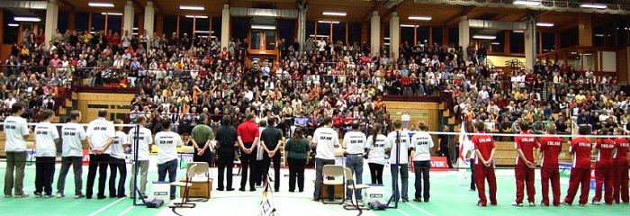 Die Begrüßungszeremonie beim Badminton-Länderspiel Deutschland - England in Erlangen, Foto: Frank Kossiski