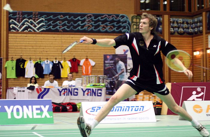 Johannes Schöttler beim Badminton-Länderspiel Deutschland - England in Erlangen, Foto: Frank Kossiski