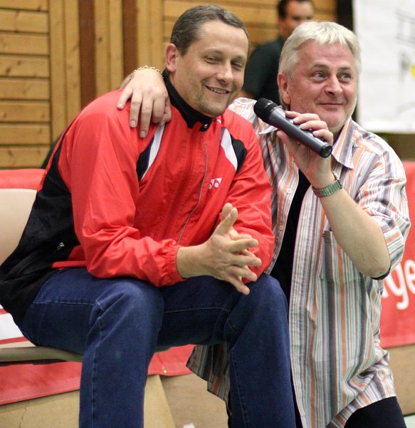 Michael Keck und Heinz Bußmann beim Badminton-Länderspiel Deutschland - England in Erlangen, Foto: Frank Kossiski