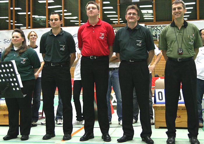 Die Schiedsrichter beim Badminton-Länderspiel Deutschland - England in Heilbronn, Foto: Frank Kossiski