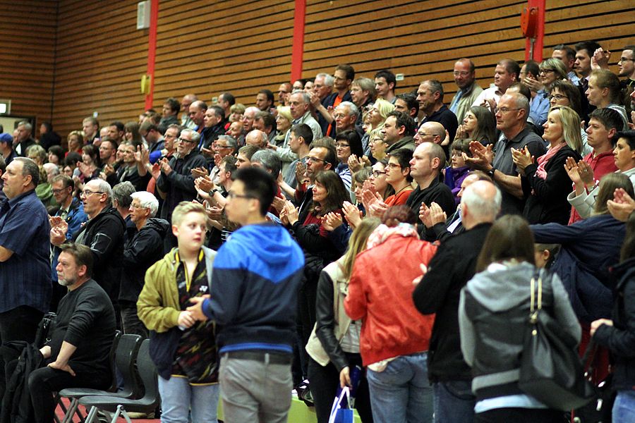 Begeisterte Zuschauer in Moringen, © Badmintonfotos von Frank Kossiski